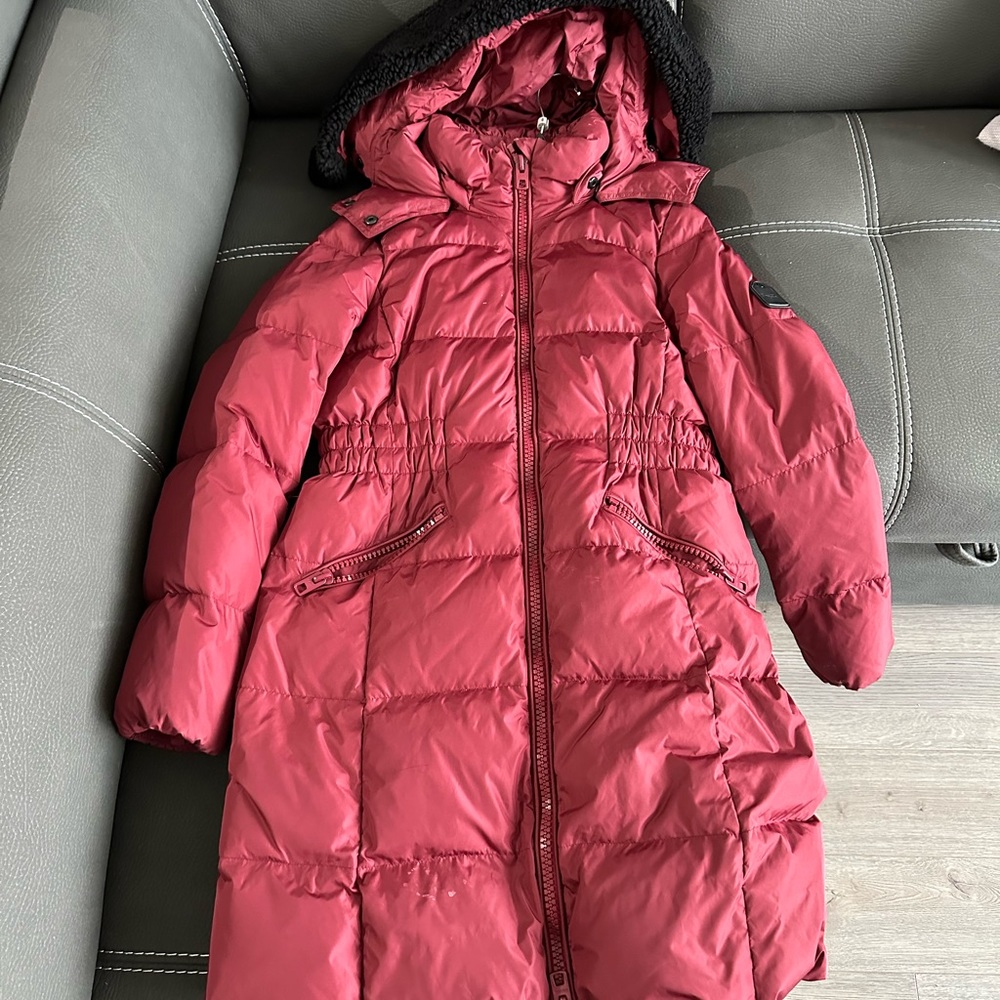 Woman’s Coach size small burgundy winter jacket in great condition.